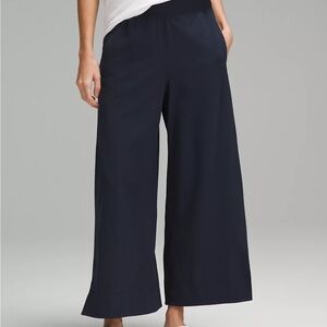 Lululemon wide leg cropped pants